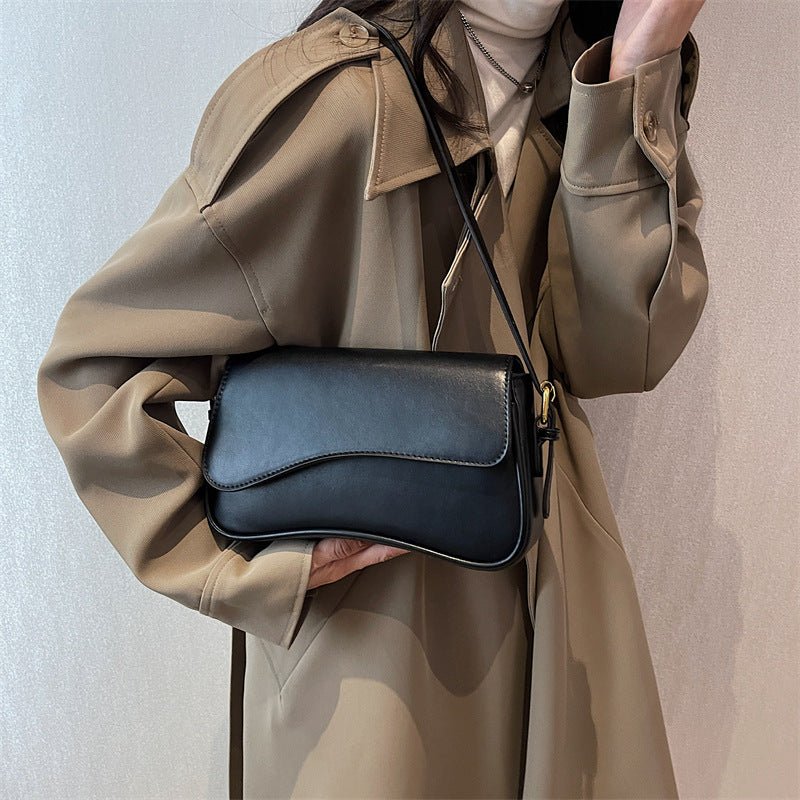 Gertrude™ | Elegant, Versatile Saddle Bag